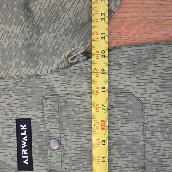 AIRWALK BRAND MENS UTILITY WOVEN FRONT ZIP GREEN CAMO SHIRT SIZE MEDIUM - Picture 11 of 16